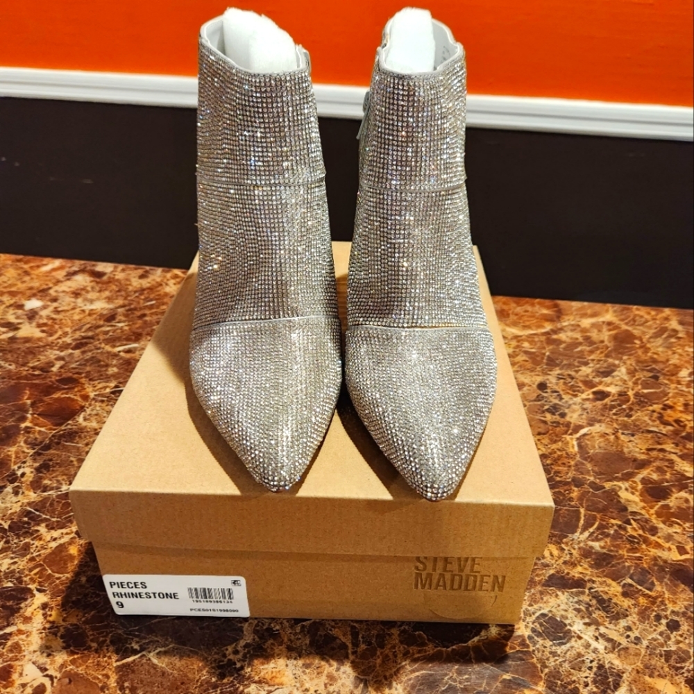 Pieces Steve Madden embellished ankle boot.